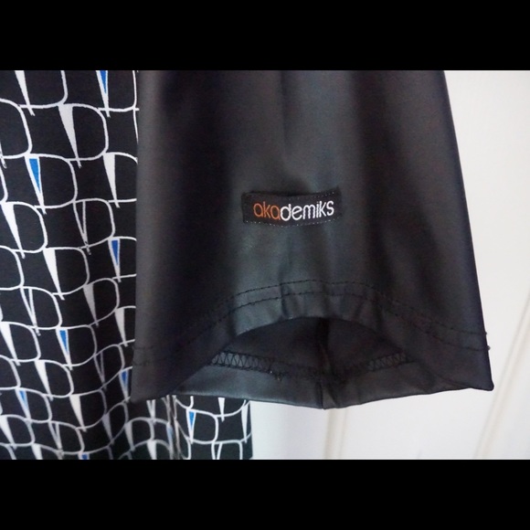 Akademiks dry fit/polyester sleeves t shirt - Picture 4 of 5